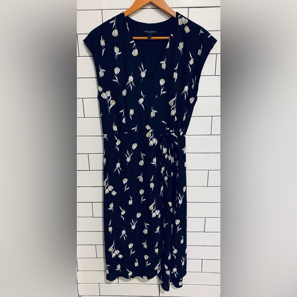 Banana Republic tulip print wrap Dress 10 - Picture 4 of 7